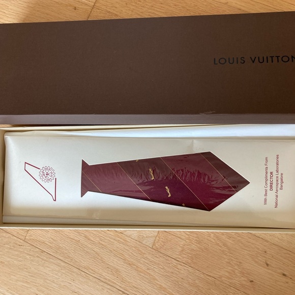 Brand New LouisVuitton airplanes printed tie - Picture 9 of 10